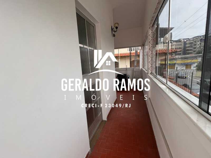 Casa à venda com 8 quartos, 220m² - Foto 10