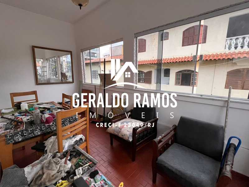 Casa à venda com 8 quartos, 220m² - Foto 12