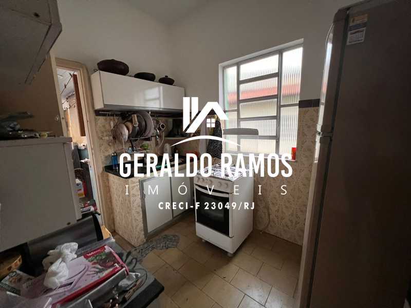 Casa à venda com 8 quartos, 220m² - Foto 17