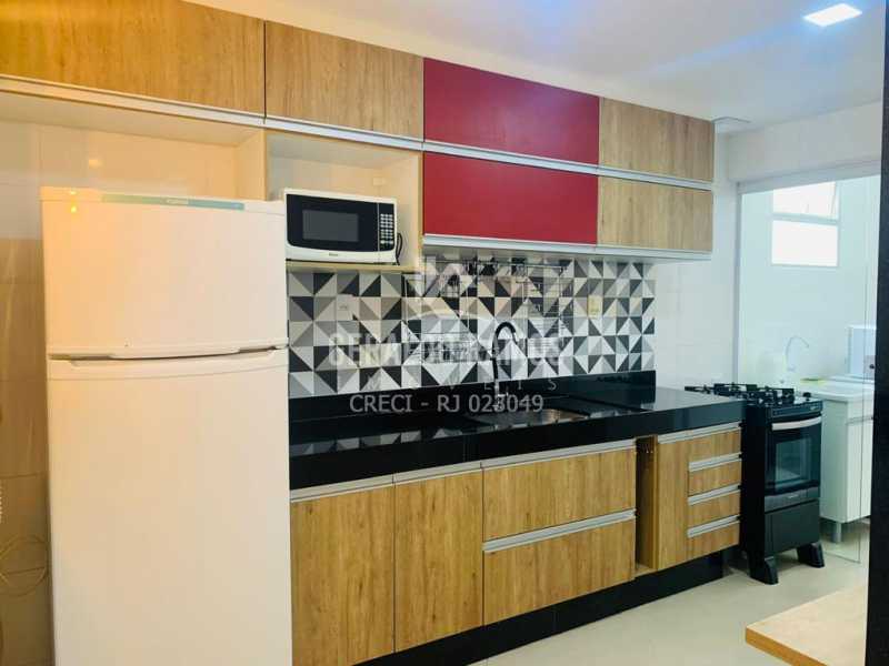 Apartamento à venda com 3 quartos, 97m² - Foto 3