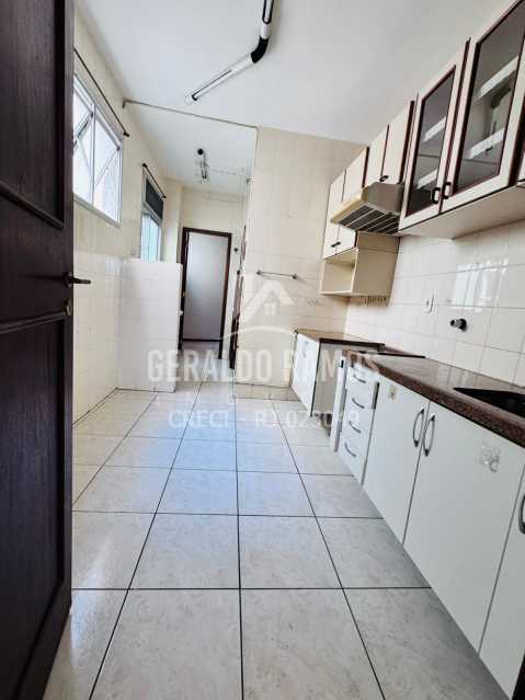 Apartamento à venda com 3 quartos, 151m² - Foto 8