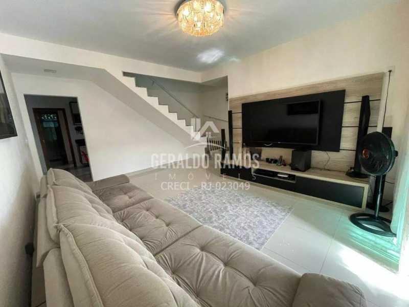 Casa à venda com 4 quartos, 102m² - Foto 1