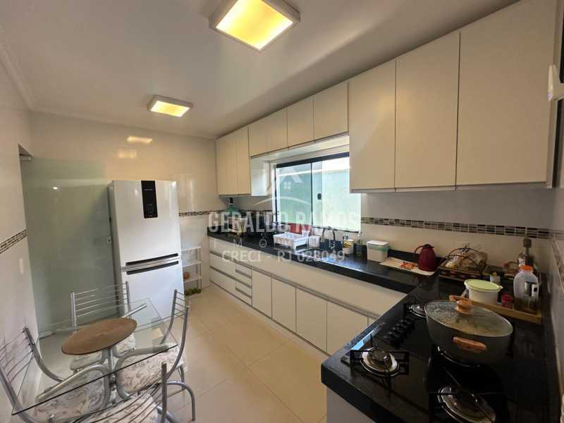 Casa à venda com 4 quartos, 150m² - Foto 3