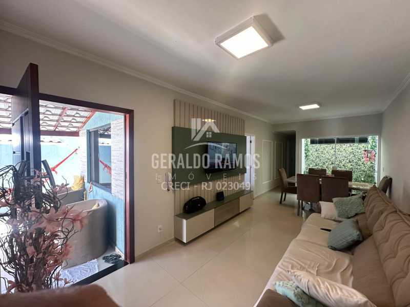 Casa à venda com 4 quartos, 150m² - Foto 1