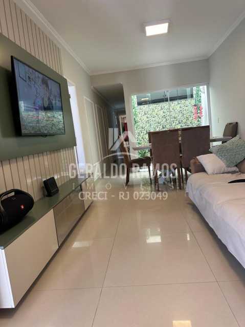Casa à venda com 4 quartos, 150m² - Foto 2