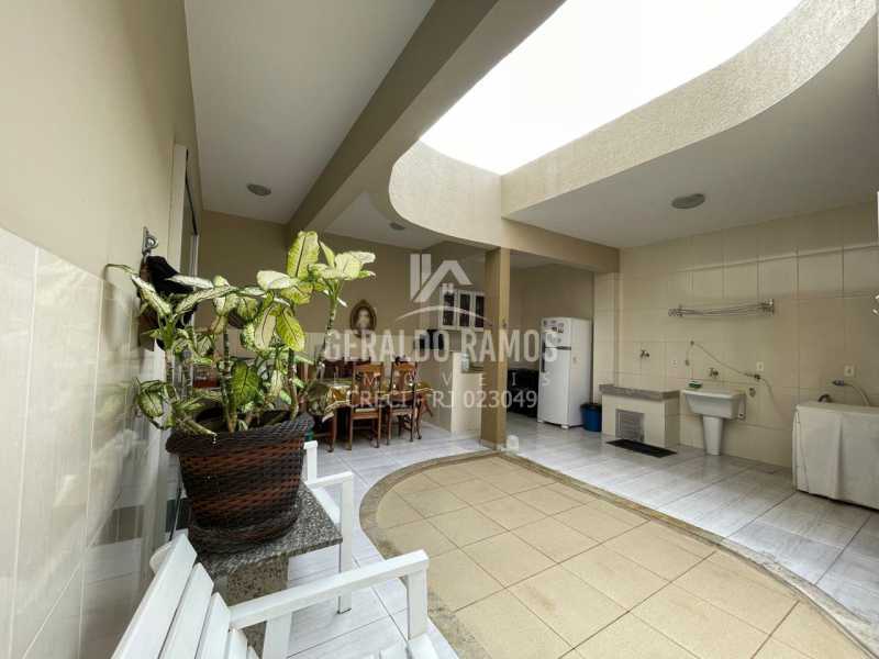 Casa à venda com 3 quartos, 250m² - Foto 13