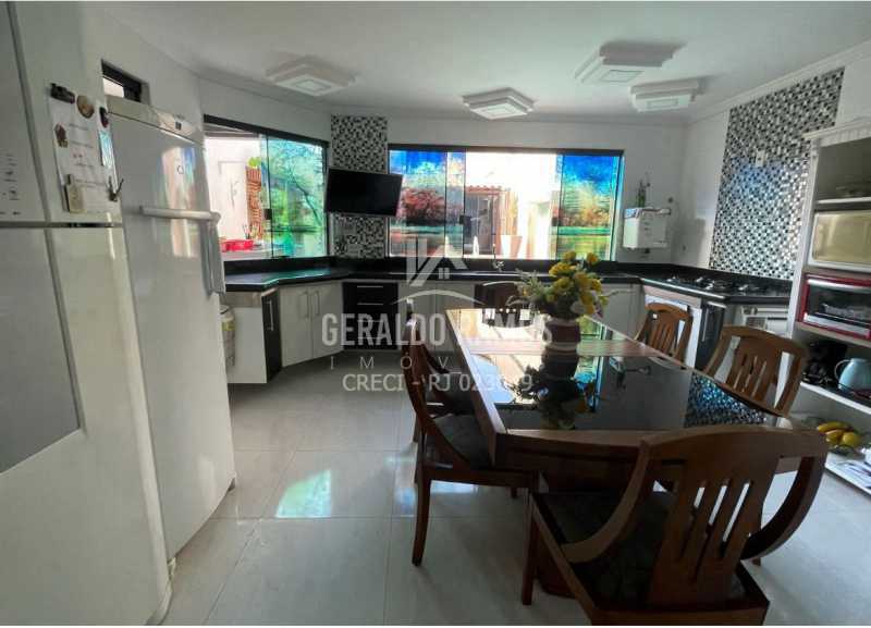 Casa à venda com 5 quartos, 299m² - Foto 4