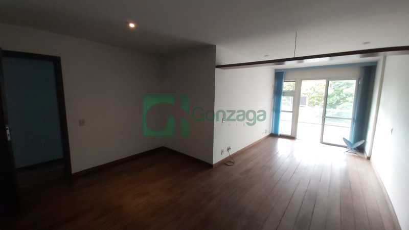 Apartamento à venda com 3 quartos, 140m² - Foto 3