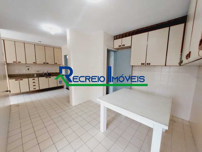 Apartamento à venda com 4 quartos, 228m² - Foto 17