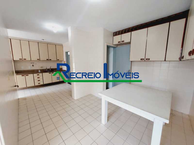 Apartamento à venda com 4 quartos, 228m² - Foto 18