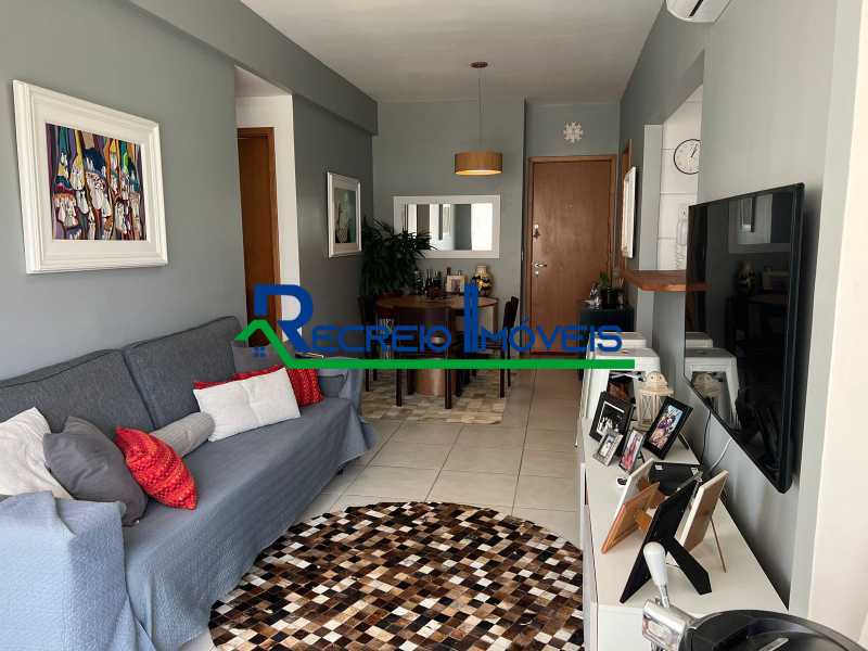 Apartamento à venda com 2 quartos, 70m² - Foto 2