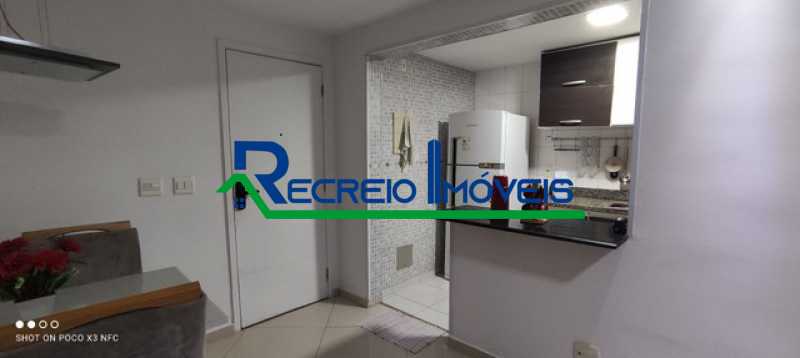 Apartamento à venda com 2 quartos, 65m² - Foto 3