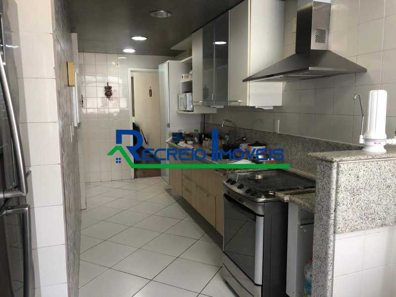 Apartamento à venda com 3 quartos, 154m² - Foto 12