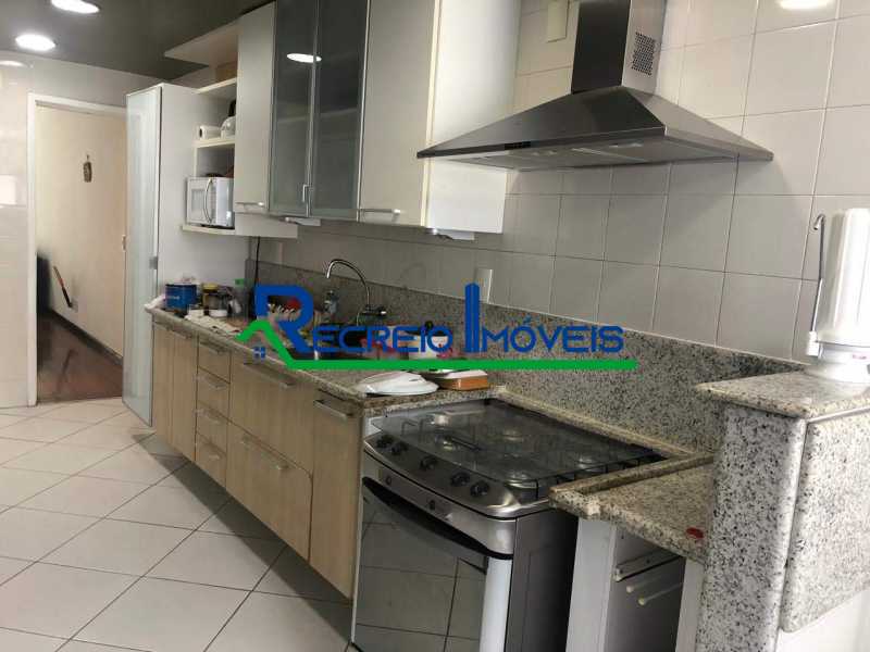 Apartamento à venda com 3 quartos, 154m² - Foto 11