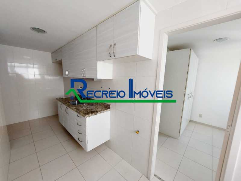 Apartamento à venda com 3 quartos, 121m² - Foto 19