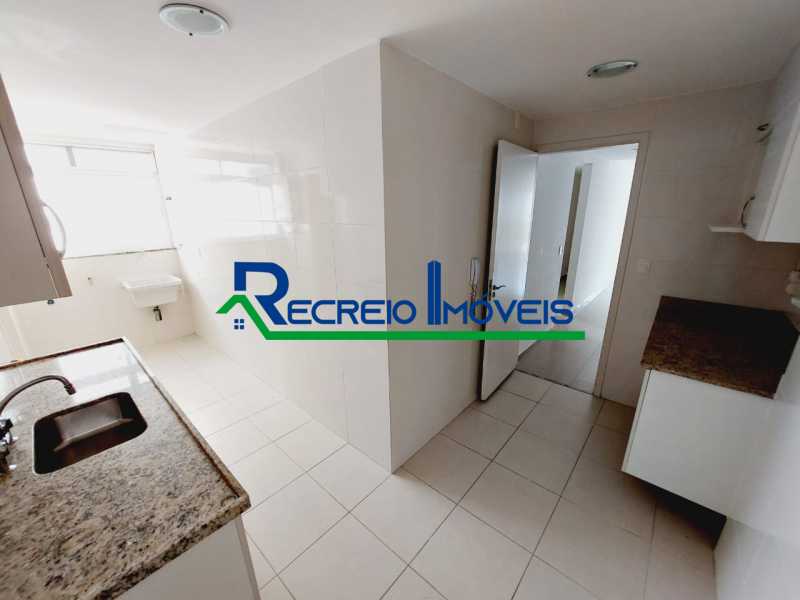 Apartamento à venda com 3 quartos, 121m² - Foto 3