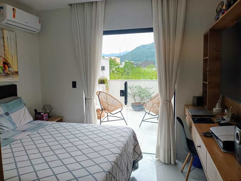 Casa de Condomínio à venda com 4 quartos, 305m² - Foto 11