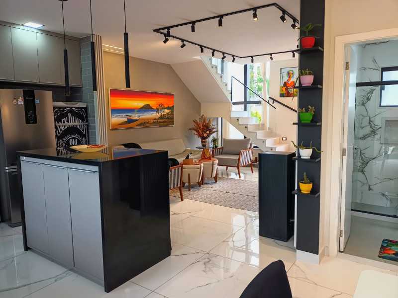 Casa de Condomínio à venda com 4 quartos, 305m² - Foto 2