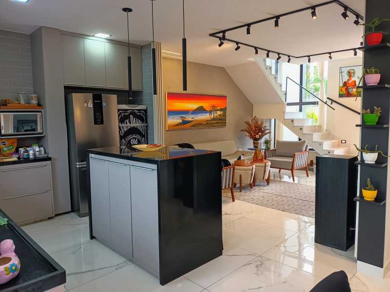 Casa de Condomínio à venda com 4 quartos, 305m² - Foto 1