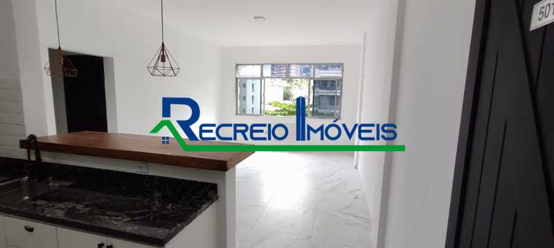 Apartamento à venda com 3 quartos, 95m² - Foto 2