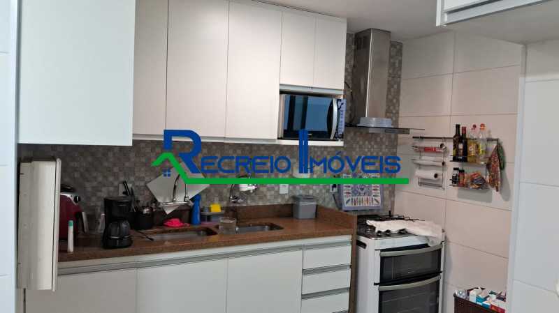 Apartamento à venda com 4 quartos, 198m² - Foto 4