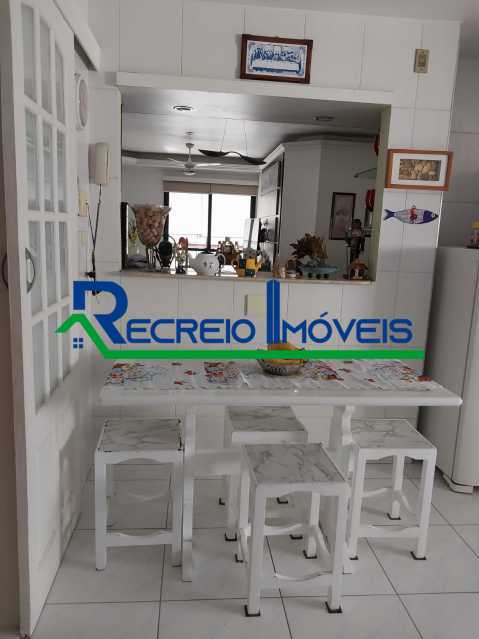 Apartamento à venda com 3 quartos, 218m² - Foto 12