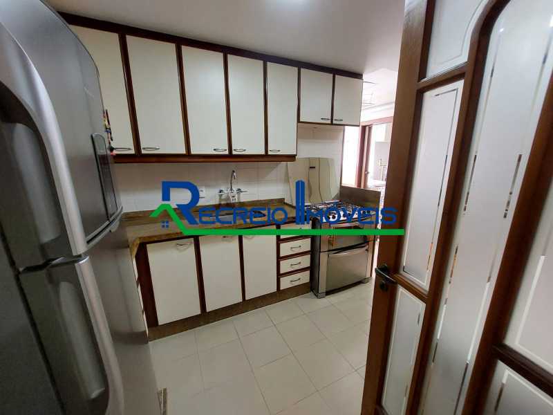 Apartamento à venda com 3 quartos, 154m² - Foto 17