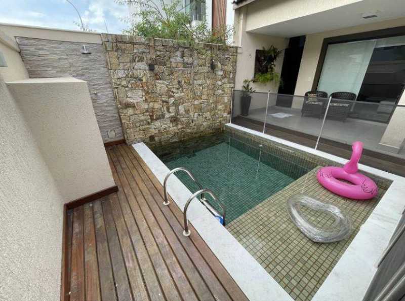 Casa de Condomínio à venda com 4 quartos, 228m² - Foto 2