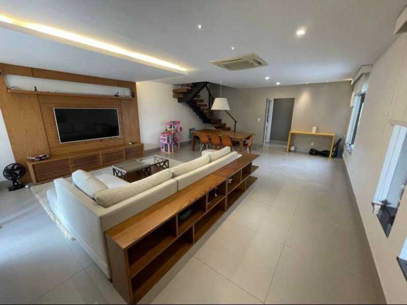 Casa de Condomínio à venda com 4 quartos, 228m² - Foto 3