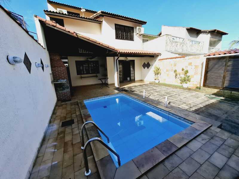 Casa de Condomínio à venda com 3 quartos, 197m² - Foto 2