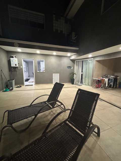 Casa de Condomínio à venda com 3 quartos, 280m² - Foto 3