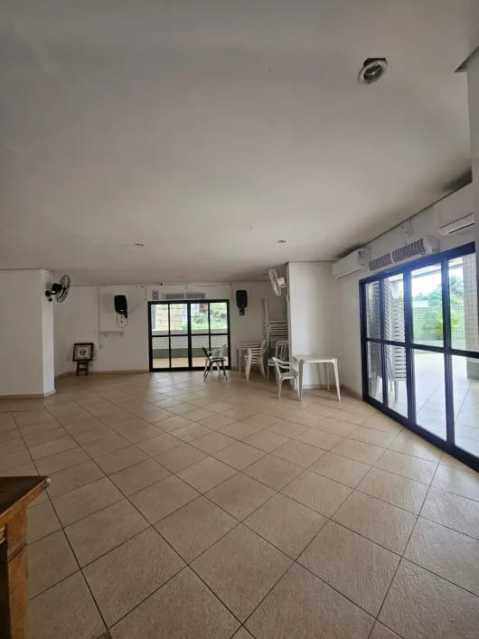 Apartamento à venda com 2 quartos, 67m² - Foto 2