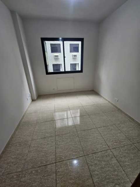 Apartamento à venda com 2 quartos, 67m² - Foto 4