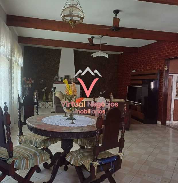 Casa à venda com 5 quartos, 210m² - Foto 13