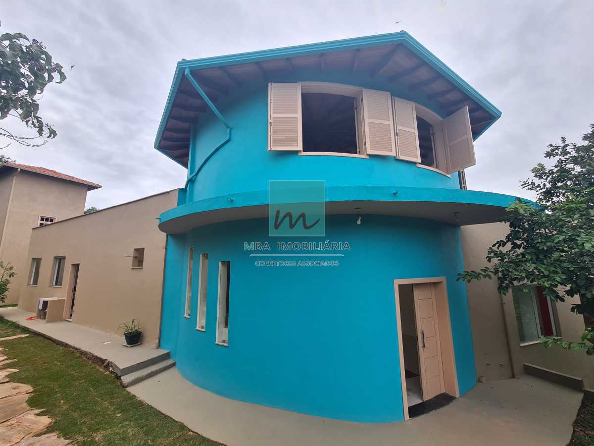 Casa de Condomínio à venda com 4 quartos, 250m² - Foto 1