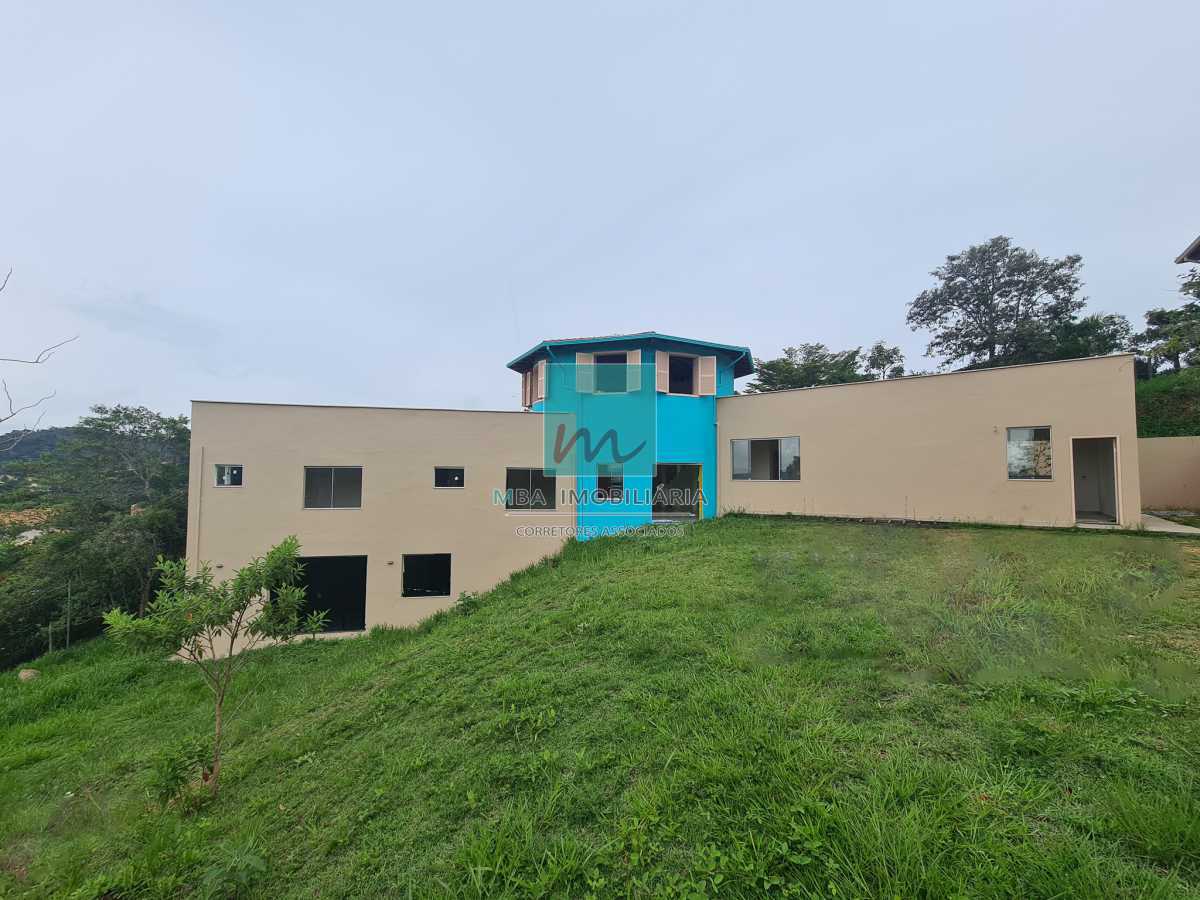 Casa de Condomínio à venda com 4 quartos, 250m² - Foto 2