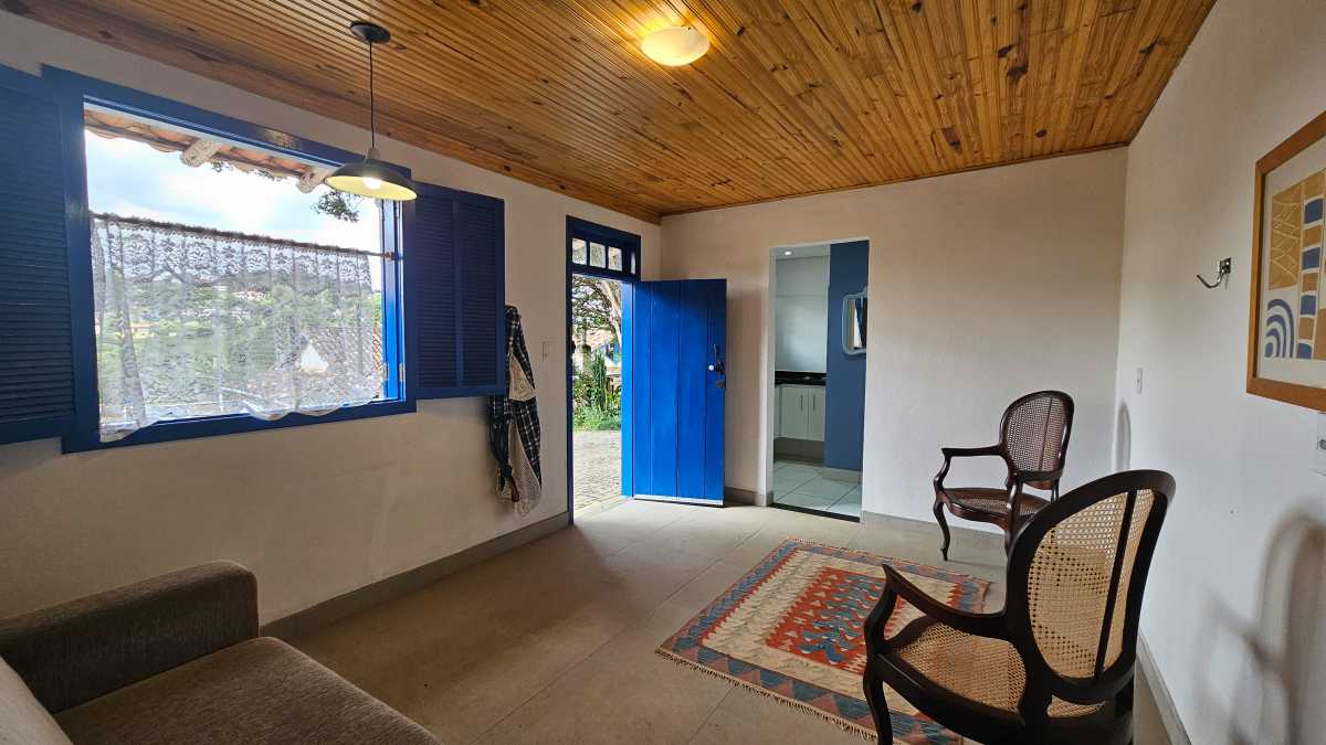Casa à venda com 6 quartos, 140m² - Foto 3