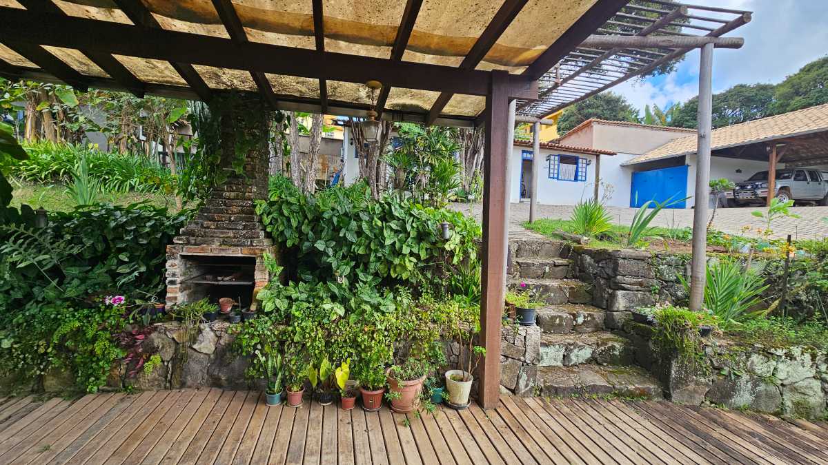 Casa à venda com 6 quartos, 140m² - Foto 6