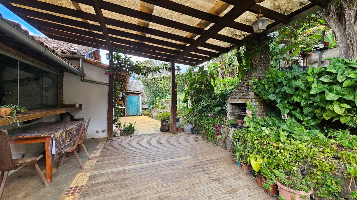 Casa à venda com 6 quartos, 140m² - Foto 7