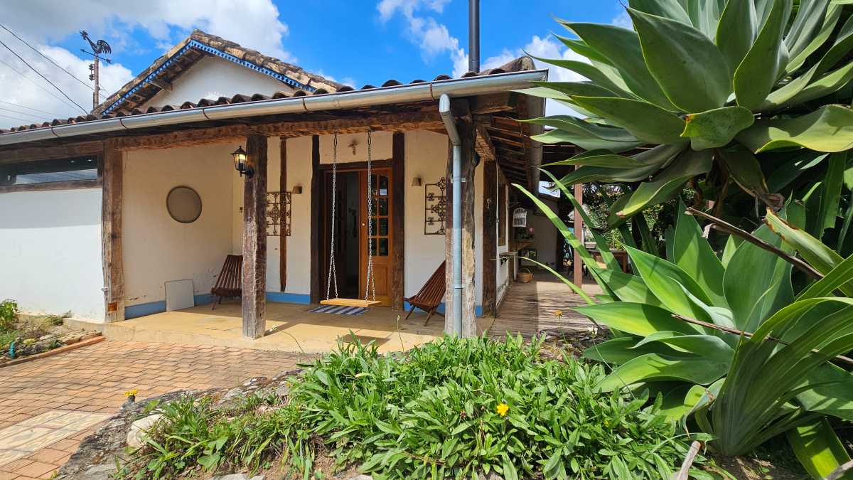 Casa à venda com 6 quartos, 140m² - Foto 2