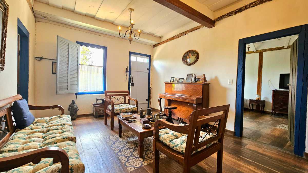 Casa à venda com 6 quartos, 140m² - Foto 12