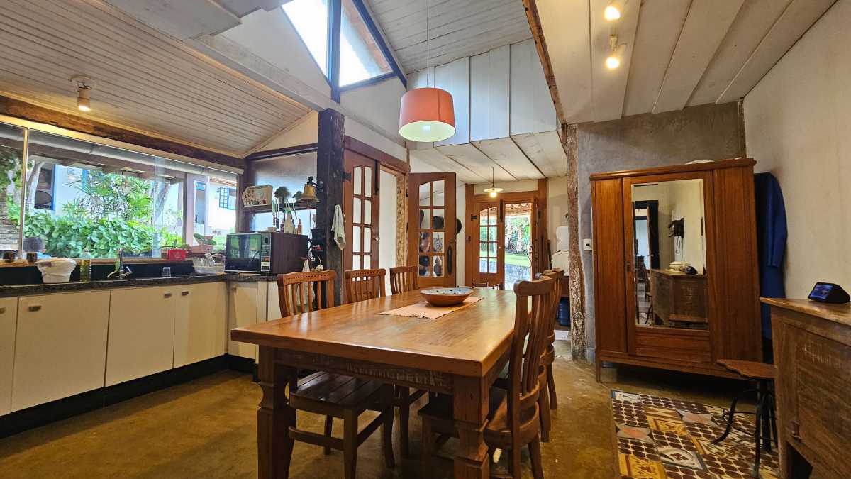 Casa à venda com 6 quartos, 140m² - Foto 15