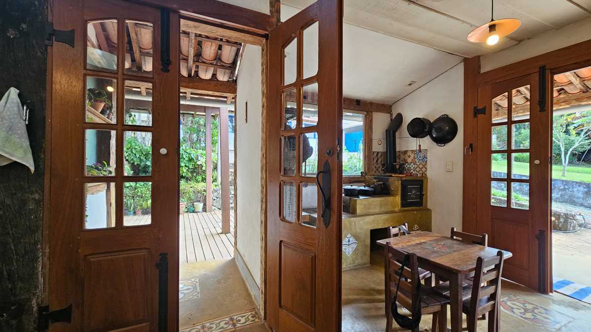Casa à venda com 6 quartos, 140m² - Foto 16