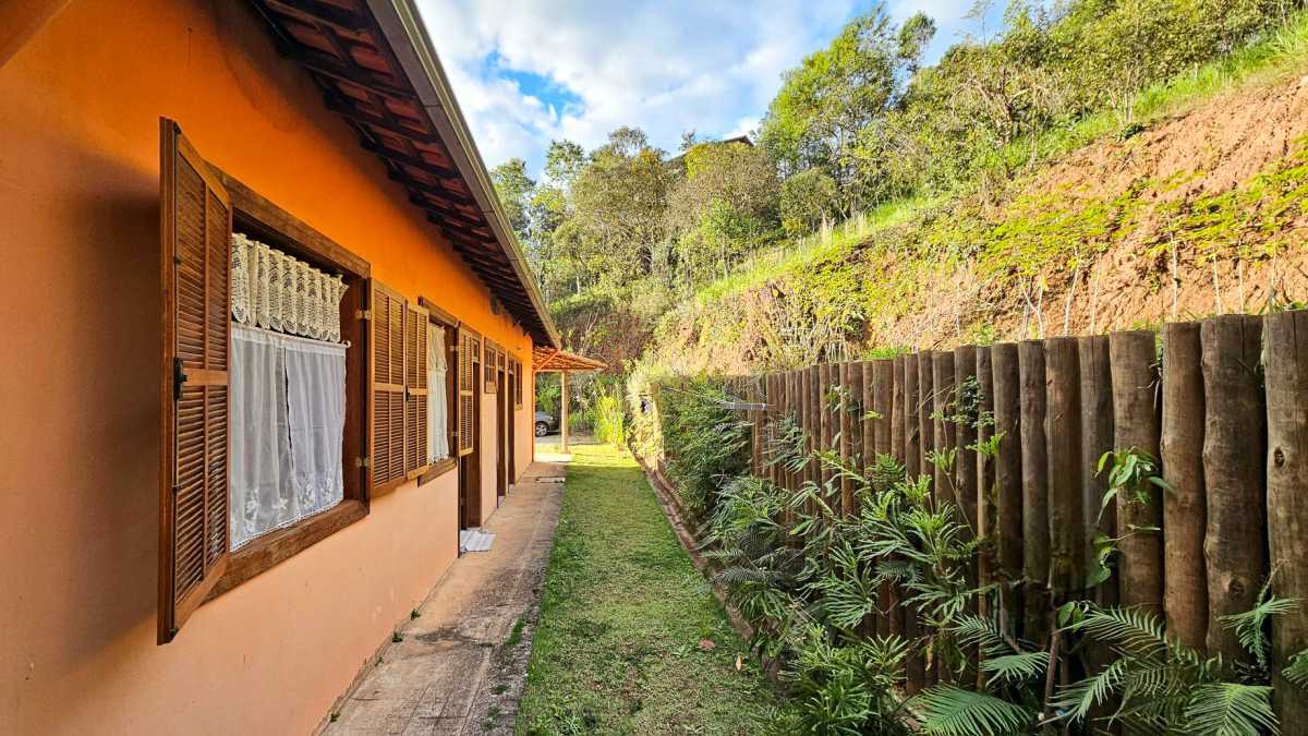 Casa à venda com 6 quartos, 290m² - Foto 15