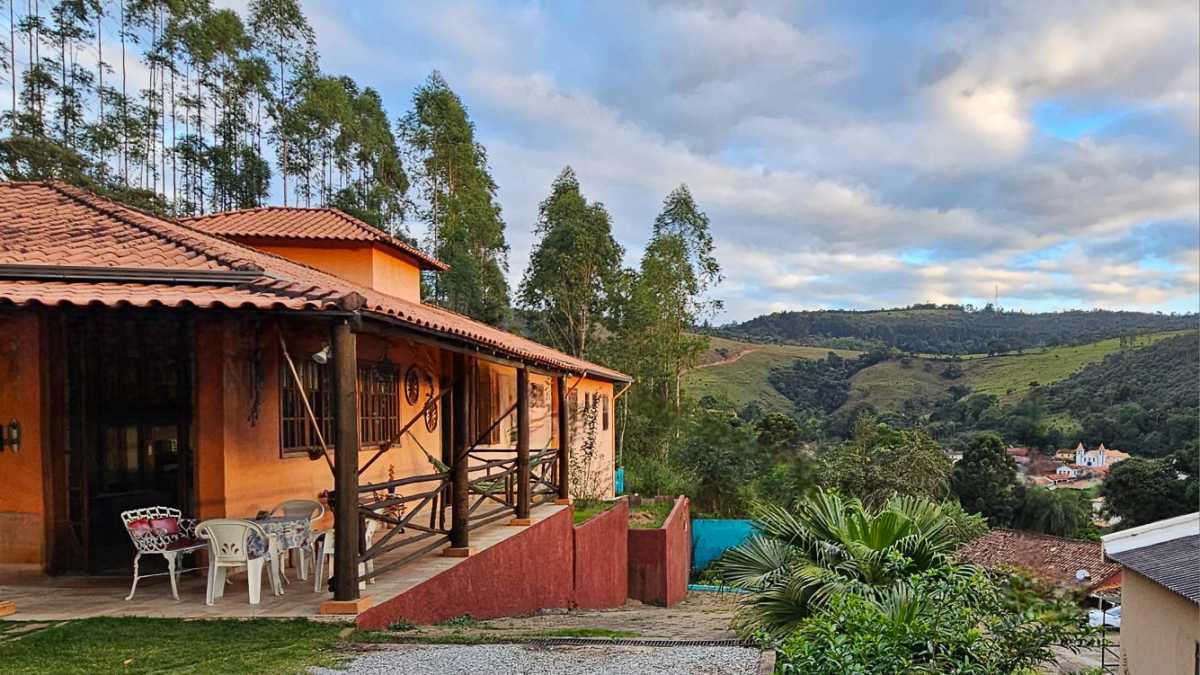 Casa à venda com 6 quartos, 290m² - Foto 1