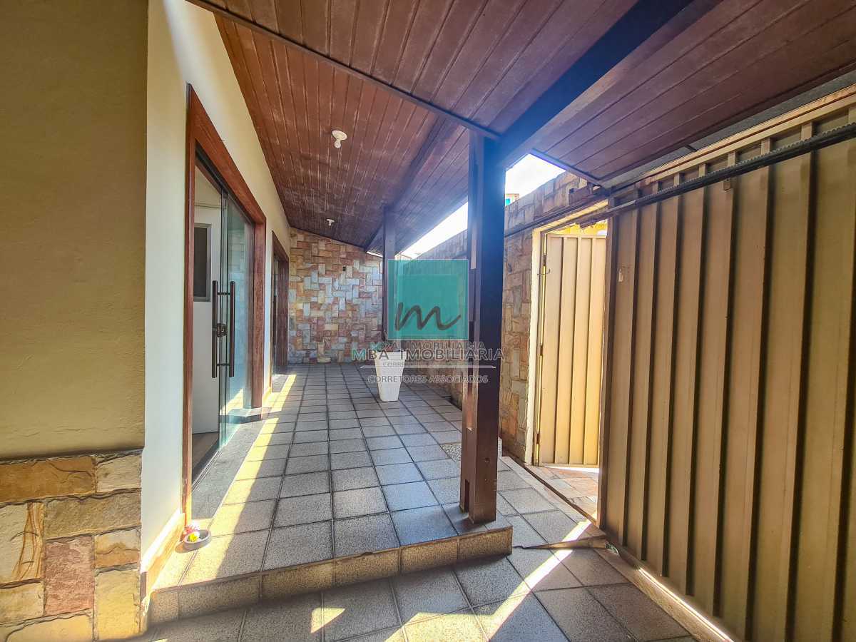 Casa à venda com 11 quartos, 250m² - Foto 2