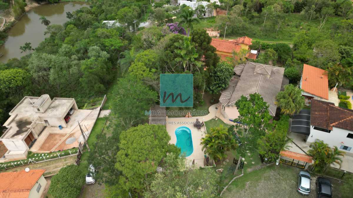 Casa de Condomínio à venda e aluguel com 4 quartos, 250m² - Foto 2