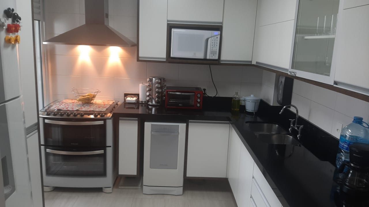 Apartamento à venda com 3 quartos, 198m² - Foto 2