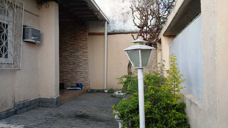 Casa à venda com 2 quartos, 120m² - Foto 2