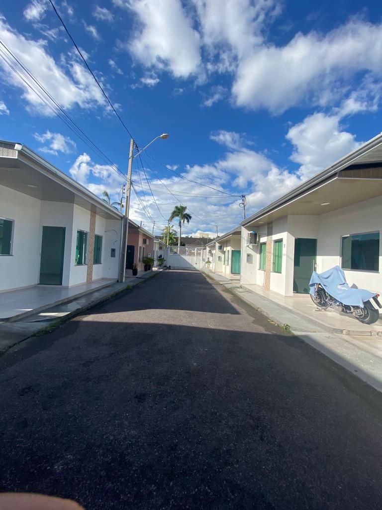 Casa com 3 dormitórios para alugar, 130 m² por RS 2.950,00